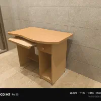 میز کامپیوتر  در حد نو