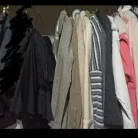 تعدادی لباس به علت مهاجرت