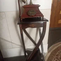تلفن سلطنتی با میز