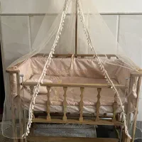 گهواره کنار مادر