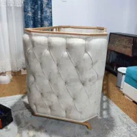 تخت کنار مادر