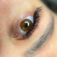 خدمات اکستنشن و لیفت ابرو و مژه