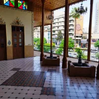 رهن و اجاره کافه رستوران سنتی قلب بلوار اصلی زند