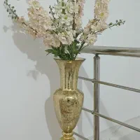 گل ‌بهمراه گلدان