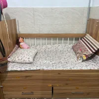 تخت خواب و کمد کودک