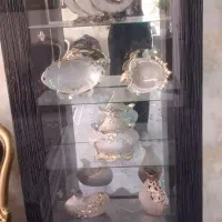 گنجه بالوازمش داخلش