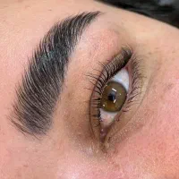 مدل لیفت ابرو و مژه و میکاپ و شینیون