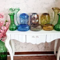 گلدان و جادستمال کاغذی