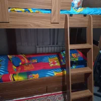 تخت چوبی نوجوان دو طبقه تمیز