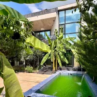 مدرن سرسبز فول فرنیش استخرچهارفصل باروف