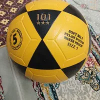 توپ فوتبال با لباس ورزشی