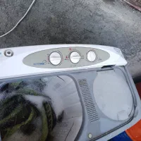 یک عدد ماشین لباسشویی دوقلویی