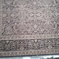 تعدادی فرش دستباف و ماشینی