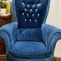 یک عدد مبل راحتی تکی