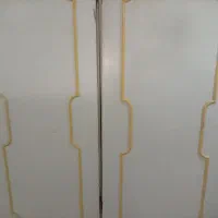 در چوبی اتاق و سرویس