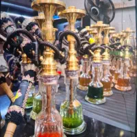 سری زن و وسط کار قهوه خانه