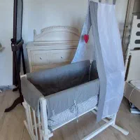 تخت کنار مادر آلمانی