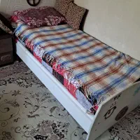 تخت و کمد و ویترین مناسب سیسمونی
