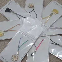 آویز فلش و گوشی