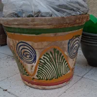 ۷ گلدان سفالی و ۷ گلدان پلاستیکی بهمراه خاک برگ