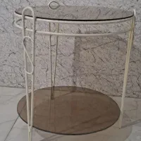 میز شیشه ای و تابلو