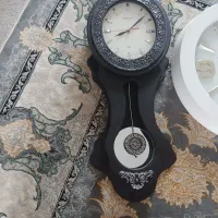 دوعدد ساعت دیواری