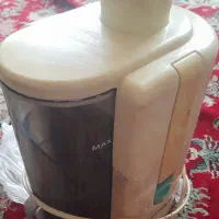 آب میوه گیری سالم به فروش می‌رسد.