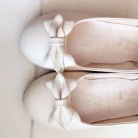 کفش و لباس بچه گانه