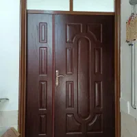 درب چوبی و کم سالم