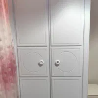 تخت و کمد کودک  آپادانا در حد کاملا نو و سالم