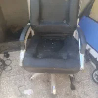 صندلی مدیریتی جک‌دار گردان مشکی