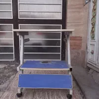 یک عدد تخت کامپیوتر و تحریر