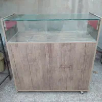 ویترین و میز