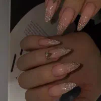 کاشت ناخن ژلیش دست و پا مانیکور و کاشت مژه