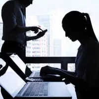 کارشناس فروش خانم
