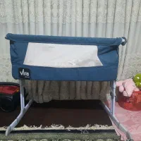 تخت کنار مادر