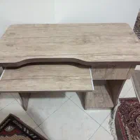 یک عدد میز کامپیوتر بفروش می‌رسد