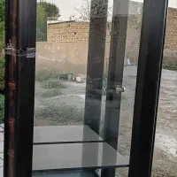 ویترین  دو در