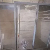 پنجره آهنی و روشنایی آهنی