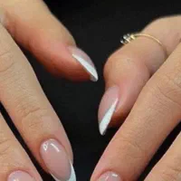 استخدام ناخن کار حرفه ای و رنگ کار