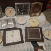 تعدادی ساعت دیواری قدیمی