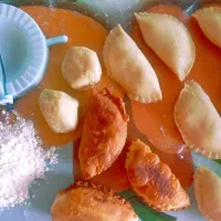 پیراشکی مرغ و قارچ  طعم خانگی