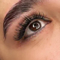 به یک مدل اکستنشن مژه نیازمندیم