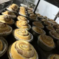 اوستا کار خشک کار و بردست قنادی و فروشنده