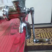 چرخ گوشتی دستی قدیمی اسب نشان