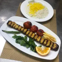 کارگر رستوران شیفت ناهار