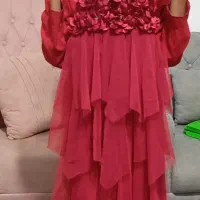 مقداری لباس مجلسی دخترانه