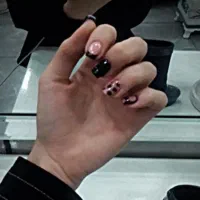 کاشت ناخن و ژلیش دست پا