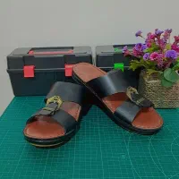 ساخت دمپایی چرم و انواع محصولات چرم طبیعی