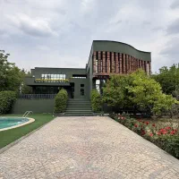 منشی و نظافتچی